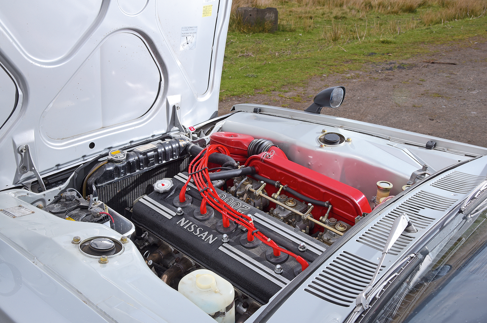 Nissan Skyline R32 meets its 2000GT-R ancestor | Classic & Sports Car